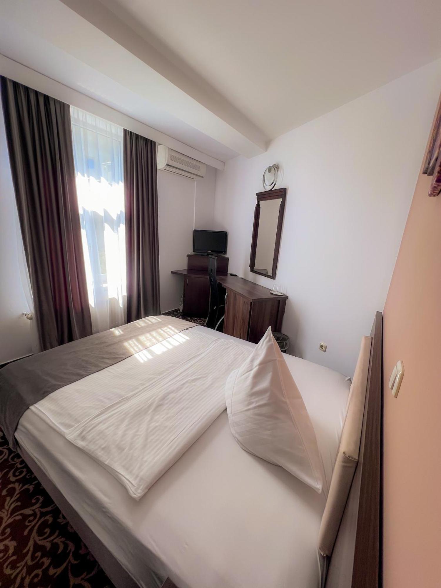 Hotel Neon Тимишоара Экстерьер фото