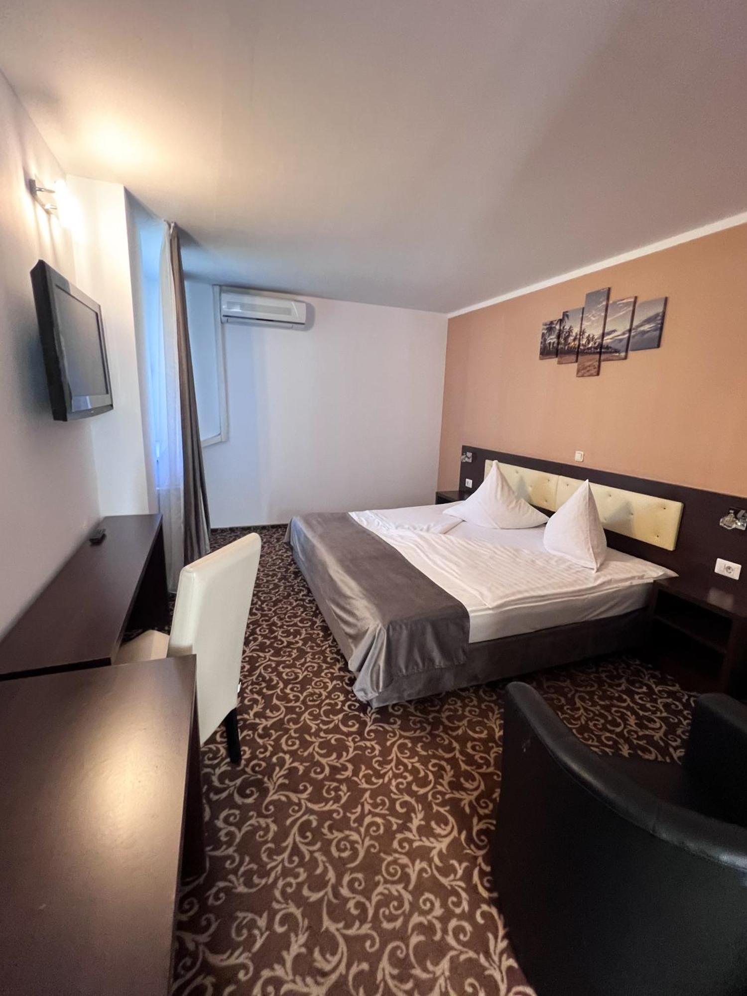 Hotel Neon Тимишоара Экстерьер фото