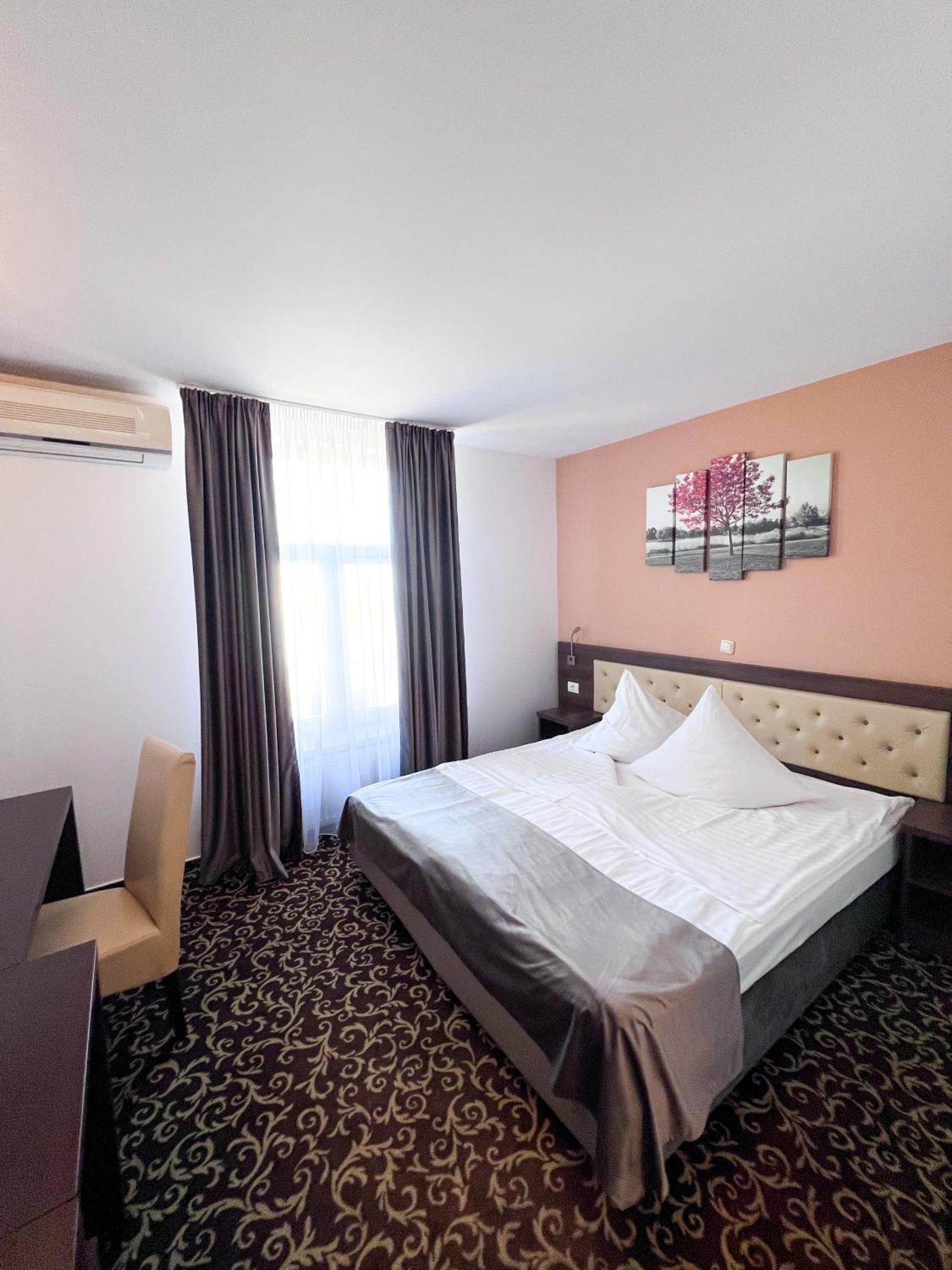 Hotel Neon Тимишоара Экстерьер фото